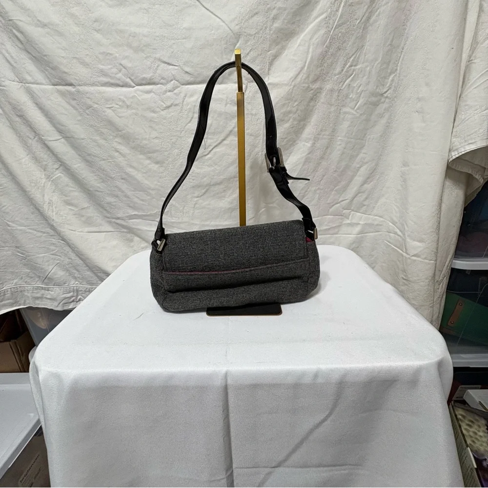 Baguette bag in grey wool and black leather with silver-tone hardware. - Picture 3 of 8